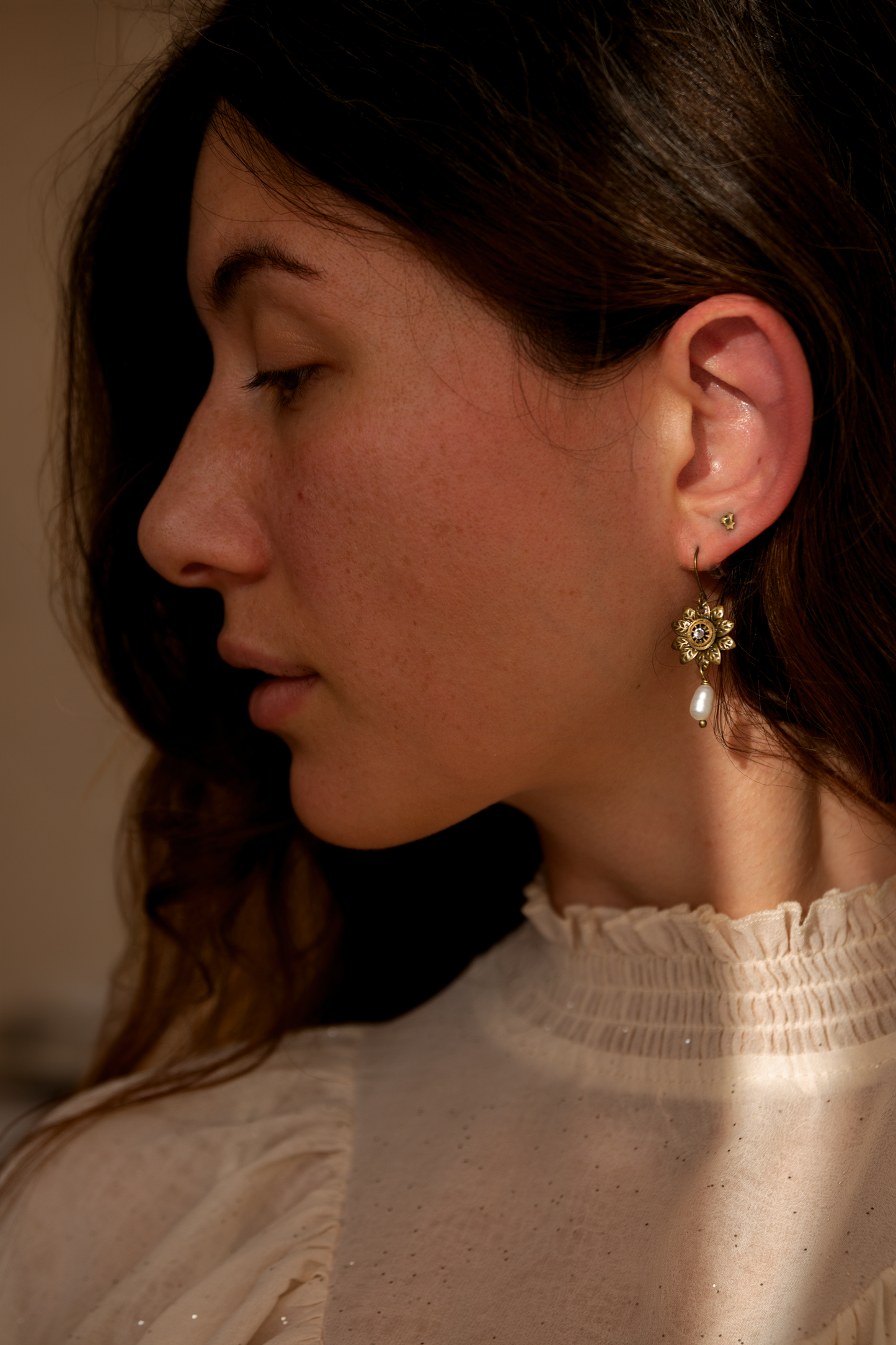 Professor Constance Bronte - steampunk earring with glass flower bead and fresh pearl