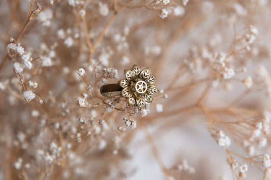 Adrianna Belle Burnet - delicate steampunk ring with glass flower bead